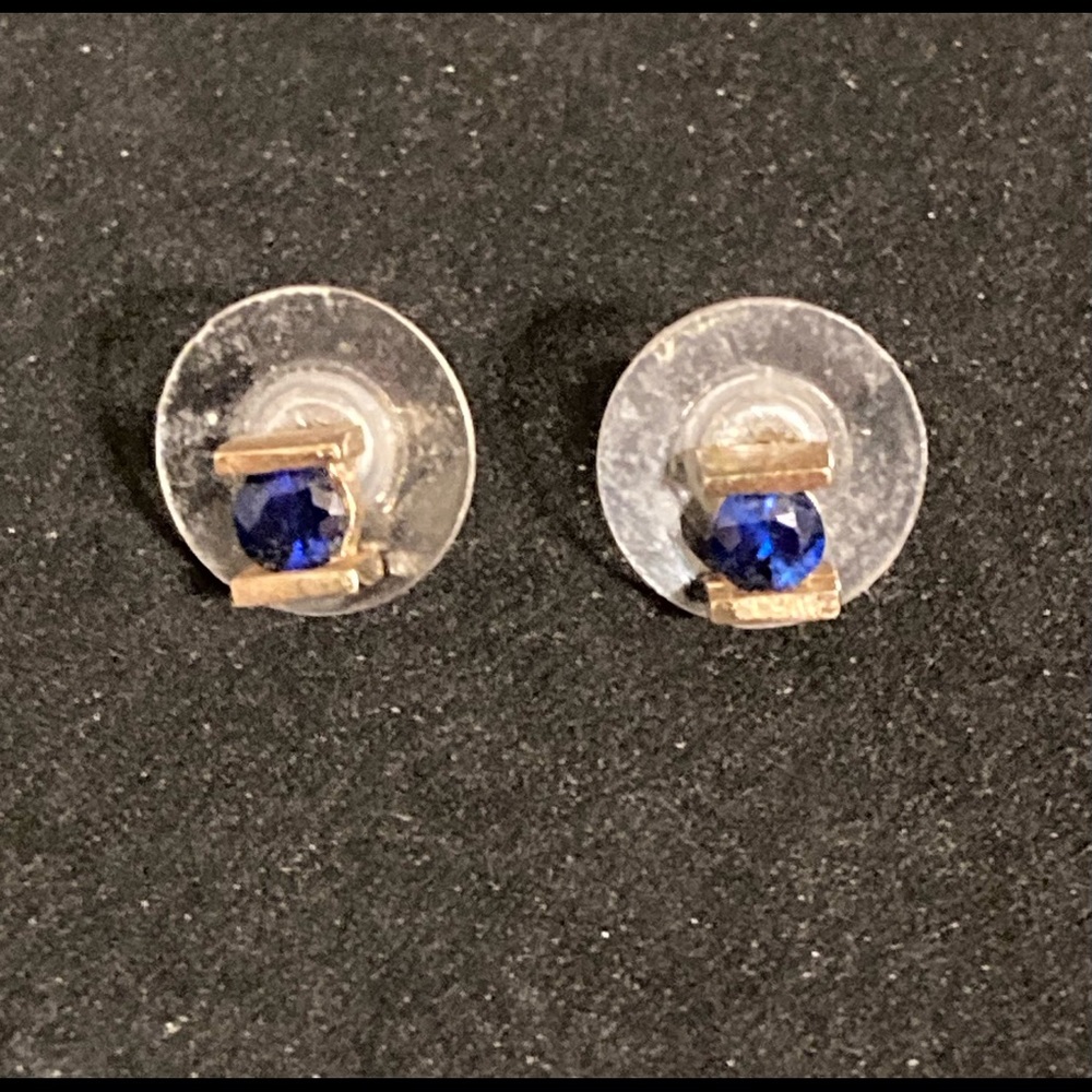 1.6 gram 14 kyg Sapphire Earrings